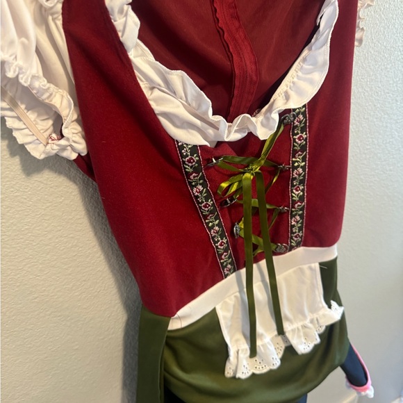 Beer Garden Girl 🍻 - Picture 7 of 8